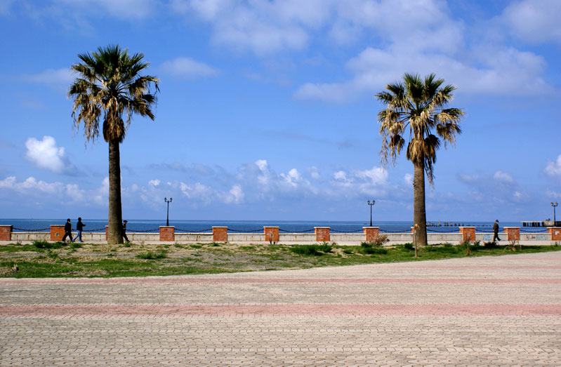 Albania,  lungomare di Durazzo